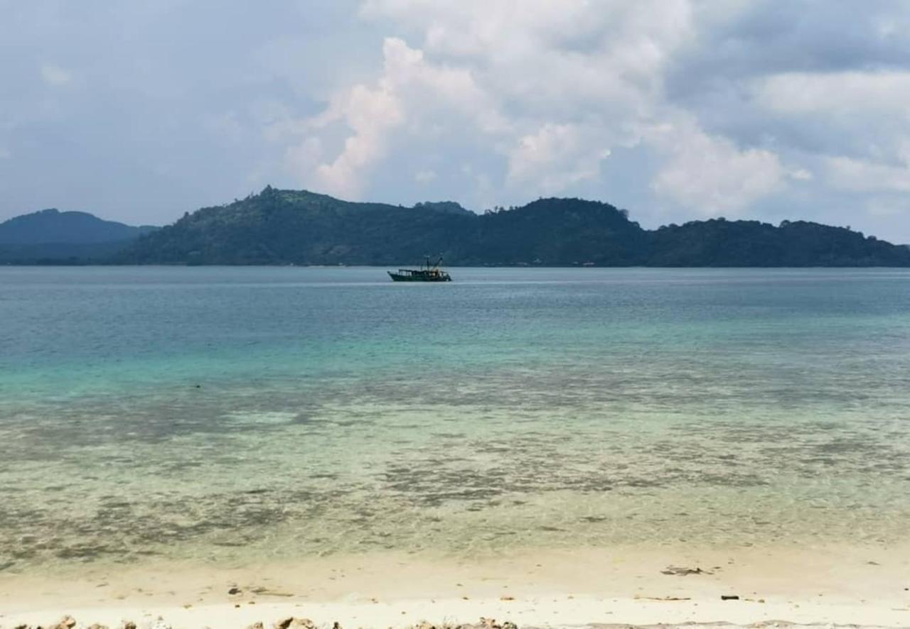 Santiri Island Resort Semporna Exterior photo